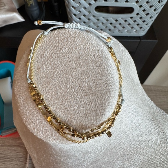 Elegant Gold Beaded Bracelet - Picture 3 of 5